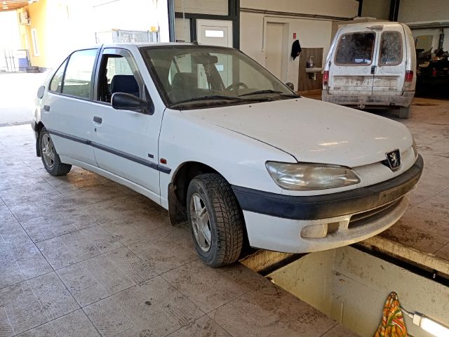 bontott PEUGEOT 306 Homlokfal (Üres lemez)