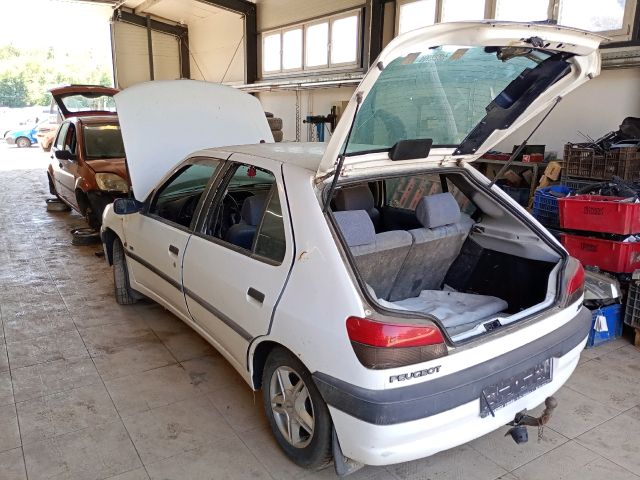 bontott PEUGEOT 306 Homlokfal (Üres lemez)