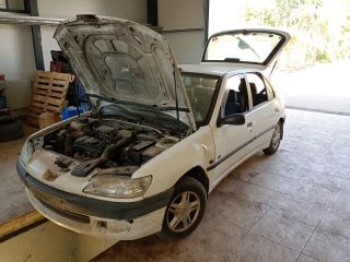 bontott PEUGEOT 306 Homlokfal (Üres lemez)