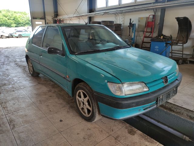 bontott PEUGEOT 306 Motor Tartó Bak Bal