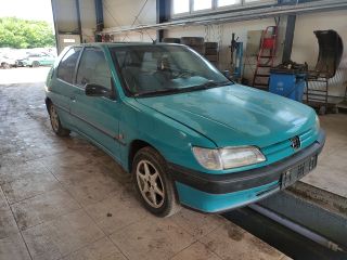 bontott PEUGEOT 306 Motor Tartó Bak Bal