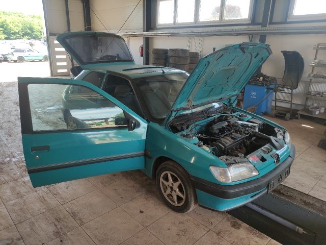 bontott PEUGEOT 306 Motor Tartó Bak Bal