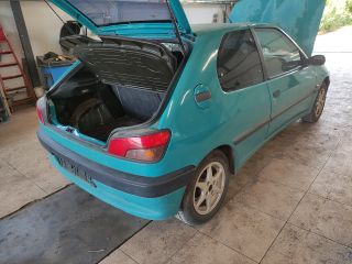 bontott PEUGEOT 306 Motor Tartó Bak Bal