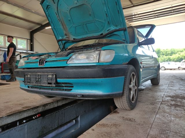 bontott PEUGEOT 306 Motor Tartó Bak Bal