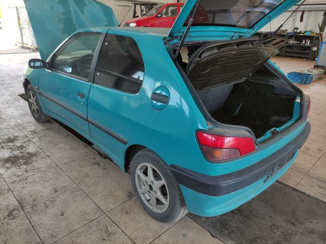 bontott PEUGEOT 306 Motor Tartó Bak Bal