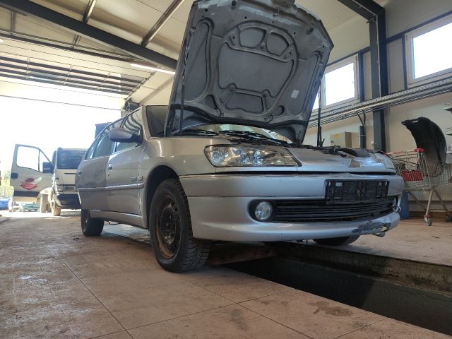 bontott PEUGEOT 306 Bal első Gólyaláb (Lengécsillapító, Rugó)