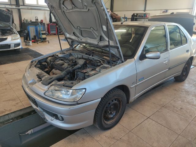 bontott PEUGEOT 306 Bal első Gólyaláb (Lengécsillapító, Rugó)