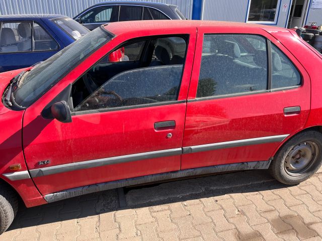 bontott PEUGEOT 306 Bal első Gólyaláb (Lengécsillapító, Rugó)