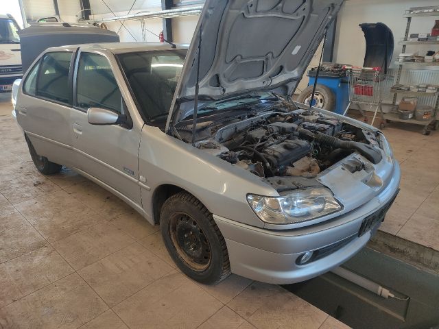 bontott PEUGEOT 306 Bal első Gólyaláb (Lengécsillapító, Rugó)