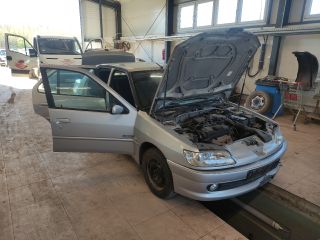 bontott PEUGEOT 306 Bal első Gólyaláb (Lengécsillapító, Rugó)