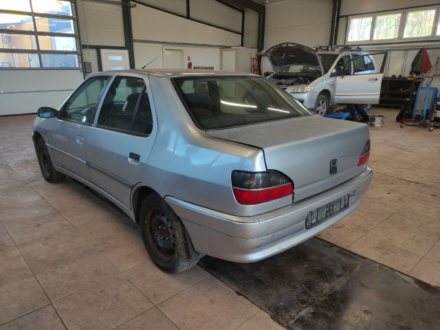 bontott PEUGEOT 306 Bal első Gólyaláb (Lengécsillapító, Rugó)