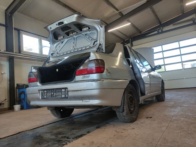 bontott PEUGEOT 306 Bal első Gólyaláb (Lengécsillapító, Rugó)