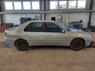 bontott PEUGEOT 306 Első Bölcső