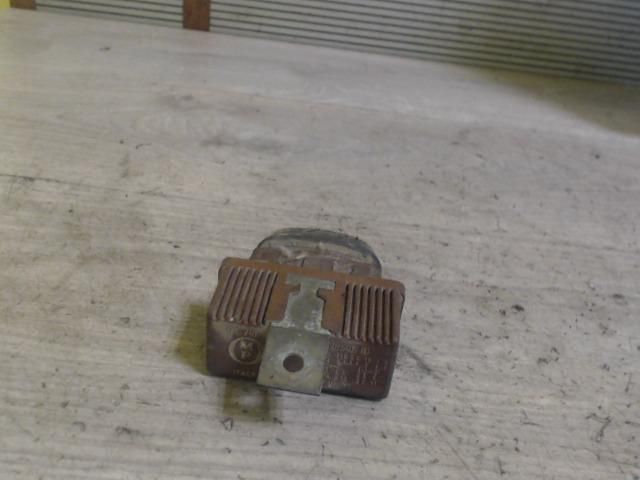 bontott PEUGEOT 306 Üzemanyag Szivattyú Relé