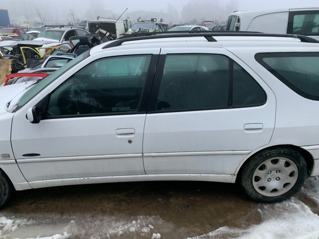 bontott PEUGEOT 306 Bal első Csonkállvány Kerékaggyal