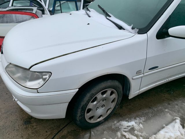 bontott PEUGEOT 306 Bal első Csonkállvány Kerékaggyal