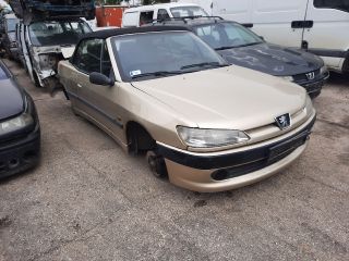 bontott PEUGEOT 306 Jobb első Csonkállvány Kerékaggyal