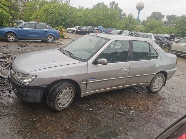 bontott PEUGEOT 306 Motorvezérlő