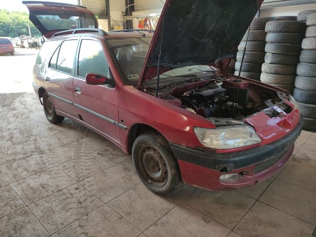 bontott PEUGEOT 306 Bal első Csonkállvány Kerékaggyal