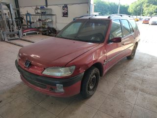 bontott PEUGEOT 306 Bal első Csonkállvány Kerékaggyal