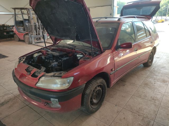 bontott PEUGEOT 306 Bal első Csonkállvány Kerékaggyal