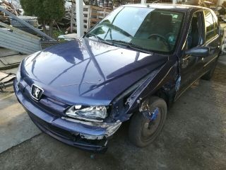 bontott PEUGEOT 306 Bal első Féknyereg Munkahengerrel