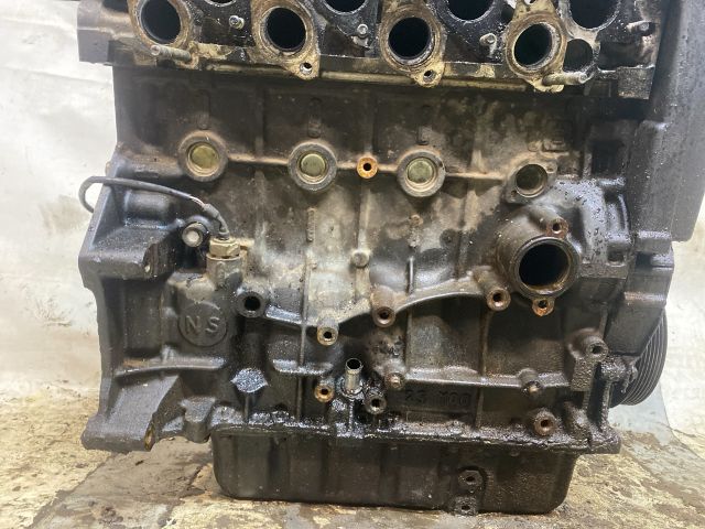 bontott PEUGEOT 306 Motor (Fűzött blokk hengerfejjel)