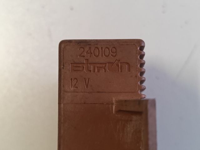 bontott PEUGEOT 306 Üzemanyag Szivattyú Relé