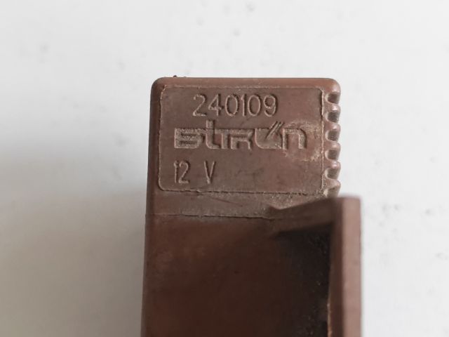 bontott PEUGEOT 306 Üzemanyag Szivattyú Relé