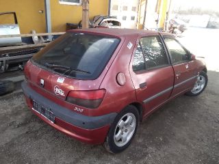 bontott PEUGEOT 306 Bal első Ablak Légterelő