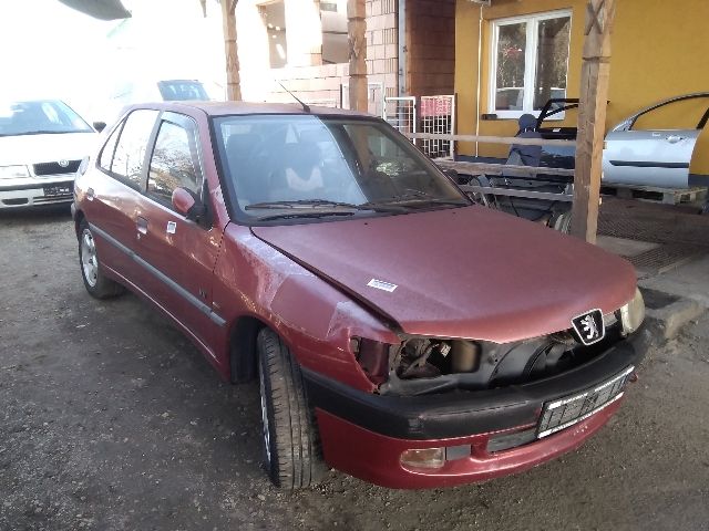 bontott PEUGEOT 306 Bal első Ablak Légterelő