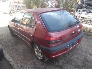 bontott PEUGEOT 306 Bal első Ablak Légterelő