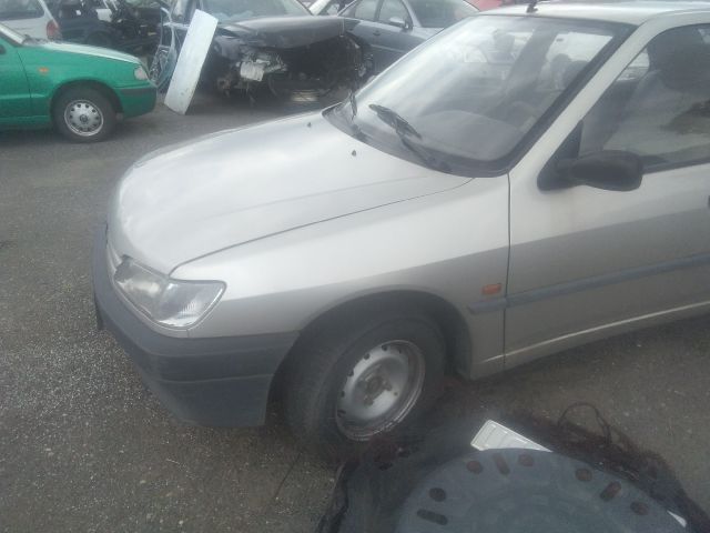 bontott PEUGEOT 306 Bal első Ajtó (Üres lemez)