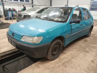 bontott PEUGEOT 306 Bal első Külső Kilincs