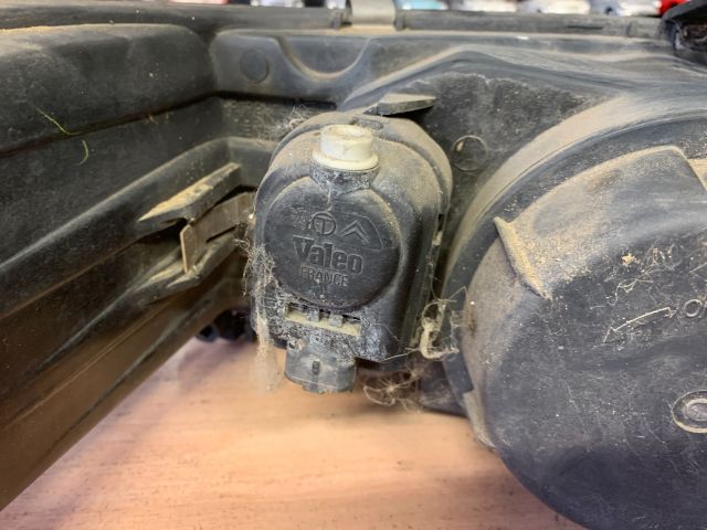 bontott PEUGEOT 306 Bal Fényszóró