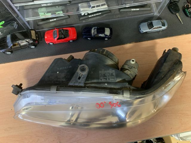 bontott PEUGEOT 306 Bal Fényszóró