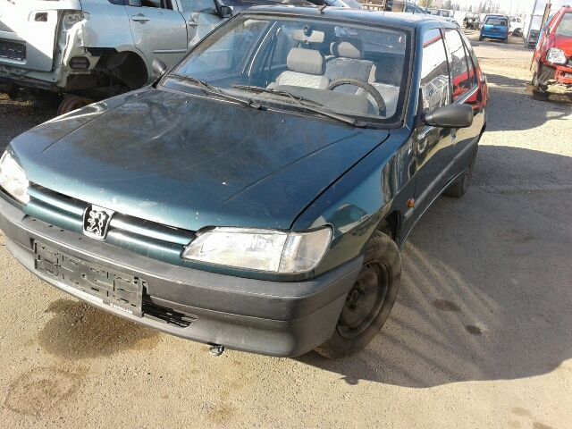 bontott PEUGEOT 306 Bal hátsó Ajtó (Üres lemez)