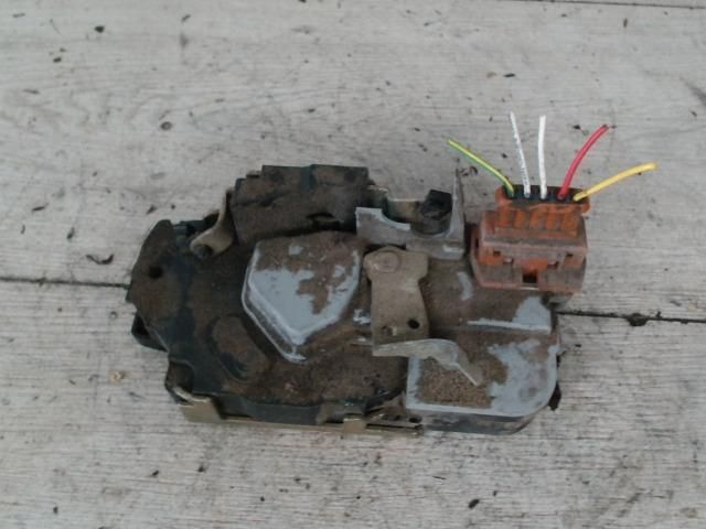 bontott PEUGEOT 306 Bal hátsó Ajtózár