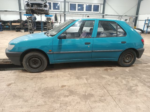 bontott PEUGEOT 306 Bal hátsó Belső Kilincs