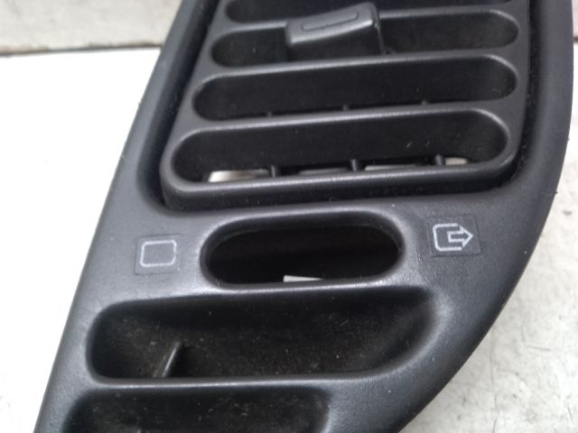 bontott PEUGEOT 306 Bal Szellőző