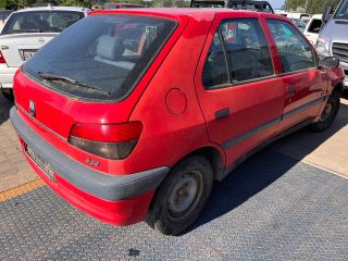 bontott PEUGEOT 306 Csomagtérajtó Kárpit