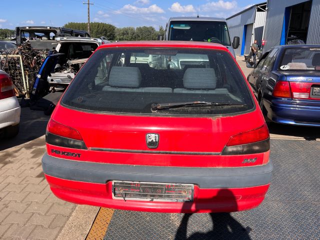 bontott PEUGEOT 306 Csomagtérajtó Kárpit