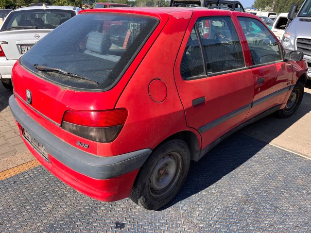 bontott PEUGEOT 306 Csomagtérajtó (Részeivel)