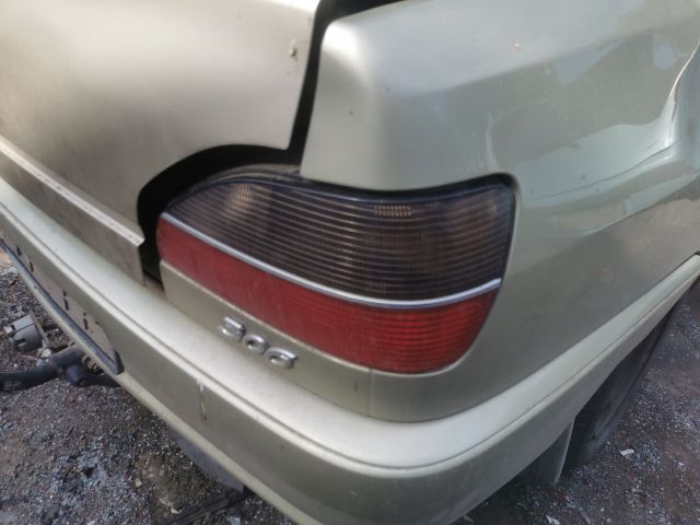 bontott PEUGEOT 306 Csomagtérajtó (Részeivel)