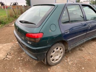 bontott PEUGEOT 306 Csomagtérajtó (Részeivel)