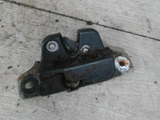 bontott PEUGEOT 306 Csomagtérajtó Zárszerkezet