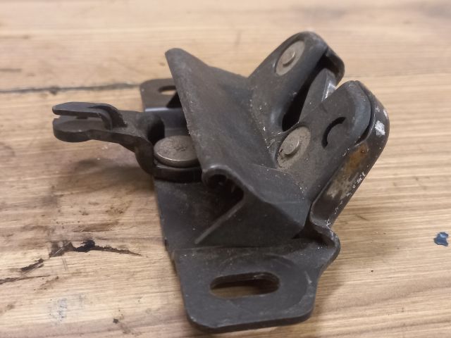 bontott PEUGEOT 306 Csomagtérajtó Zárszerkezet