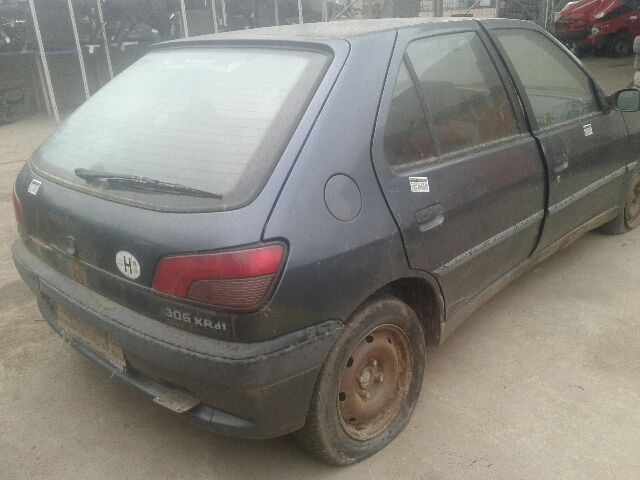 bontott PEUGEOT 306 Első Ablakmosó Szivattyú