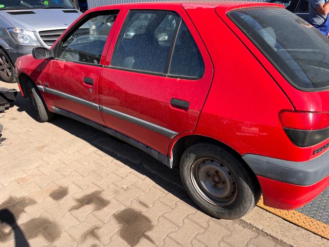 bontott PEUGEOT 306 Hátsó Ablaktörlő Motor