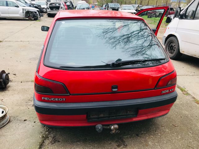 bontott PEUGEOT 306 Hátsó Lökhárító (Részeivel)